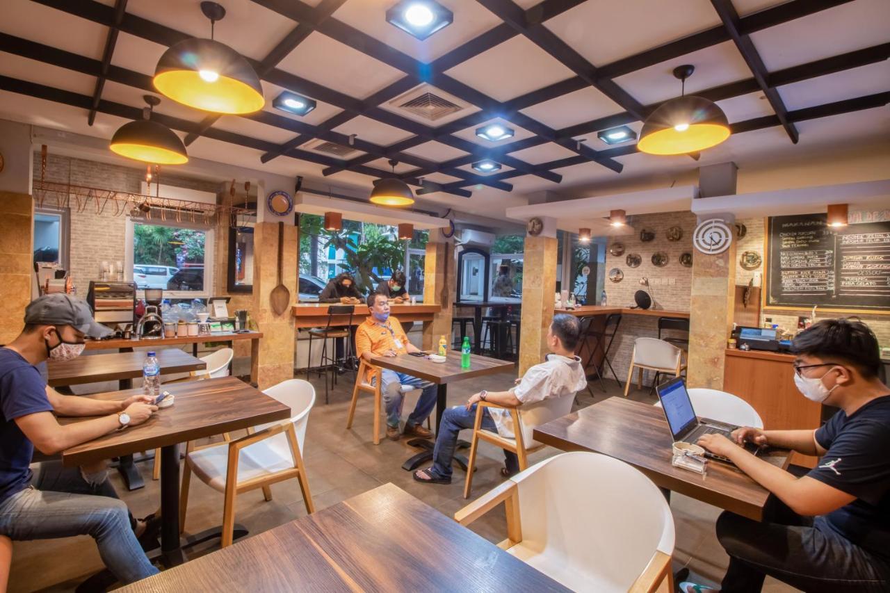 De 80'S Genteng Ijo Jakarta Exterior foto
